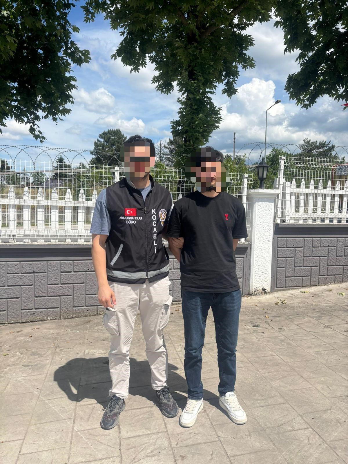 Dolandırıcılık suçundan kesinleşmiş 3 Yıl 4 Ay hapis cezası bulunan Ü.G. (26) isimli şahıs, düzenlenen operasyon ile...